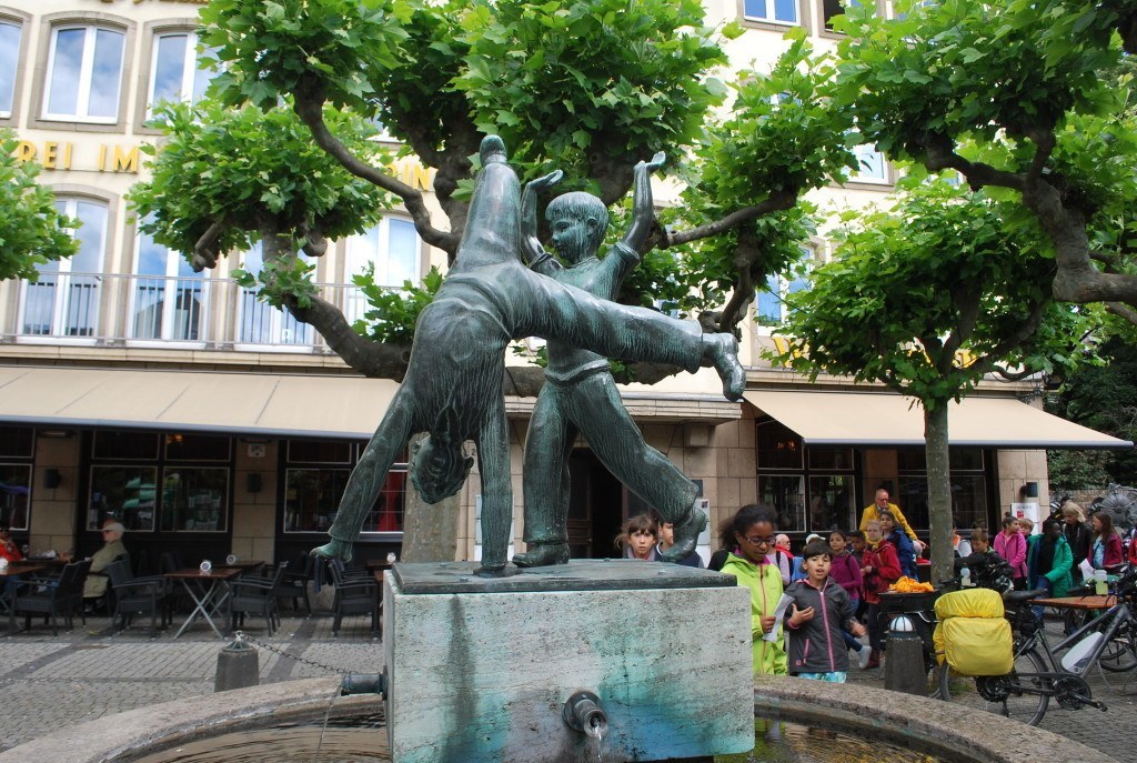 Statue of two boys doing a cartwheel in Dusseldorf