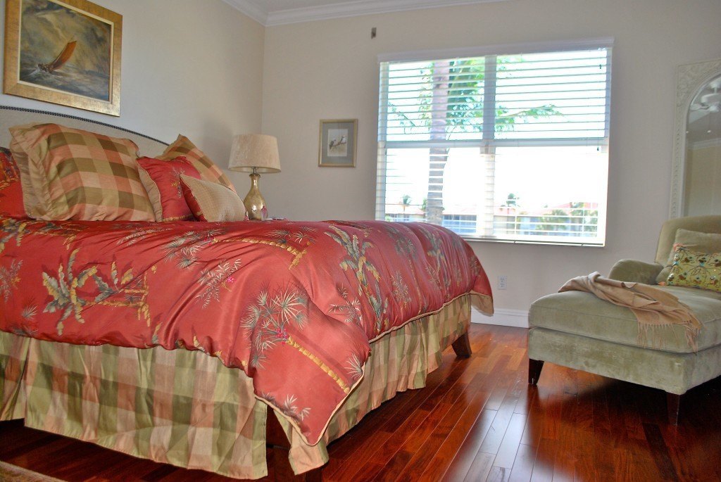 Bed in Florida used for picture on Home Exchange