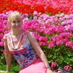 Blonde woman in Dubai Miracle Garden